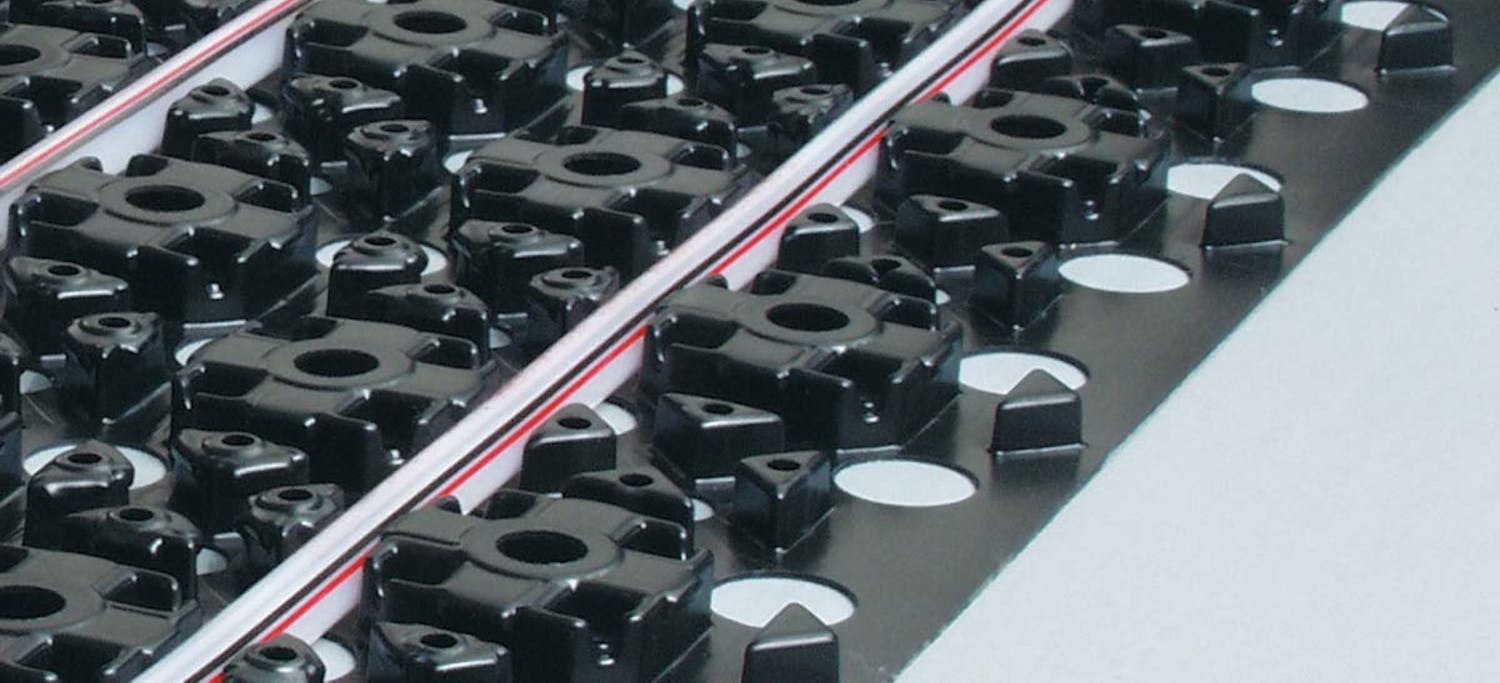 Tynd gulvvarme: Lynraske løsninger med selvklebende plast Tynd gulvvarme: Lynraske løsninger med selvklebende plast